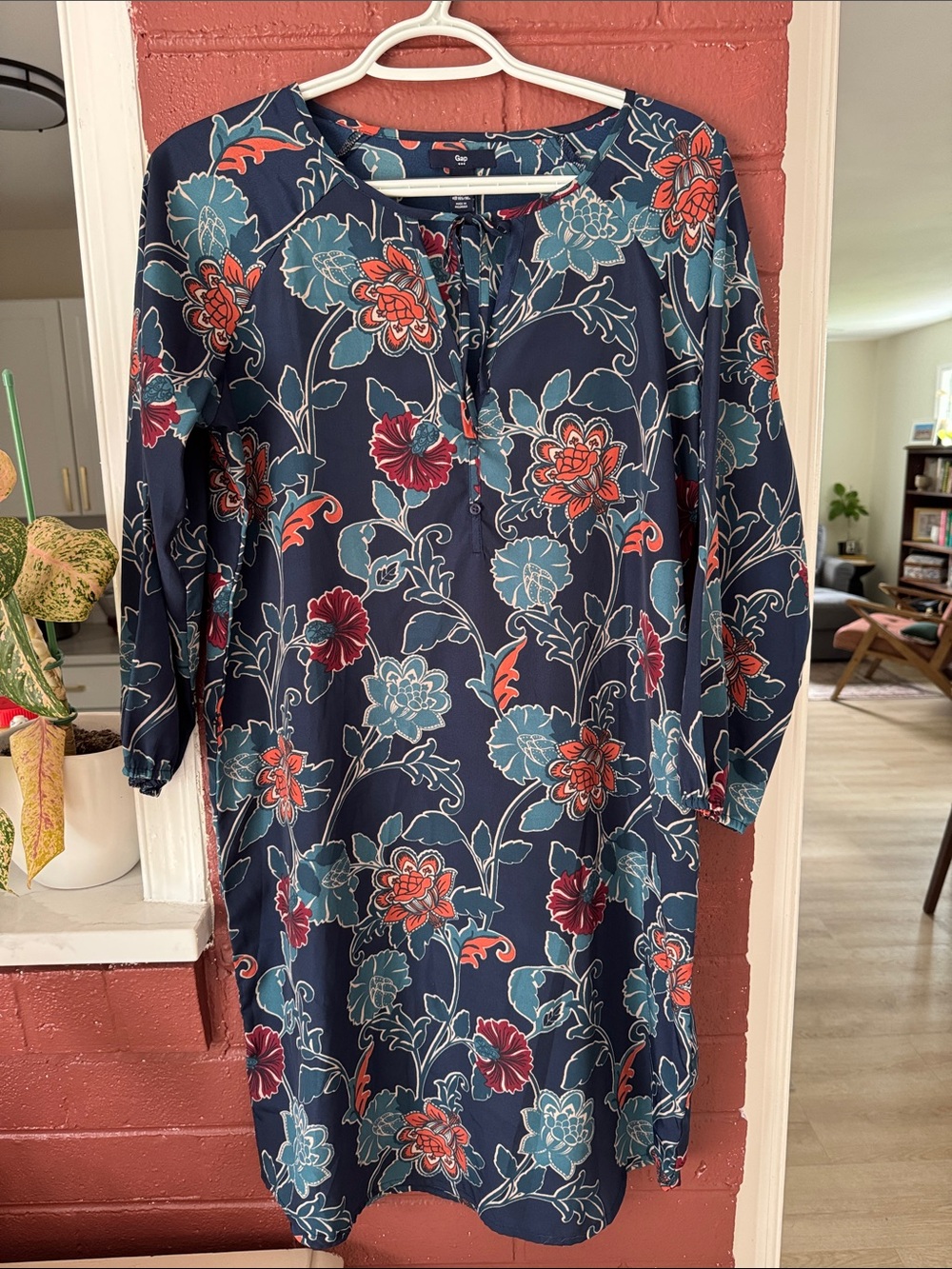 GAP Navy 3/4 Sleeve Floral Shift Dress Teal, Red, and Orange Accents Medium